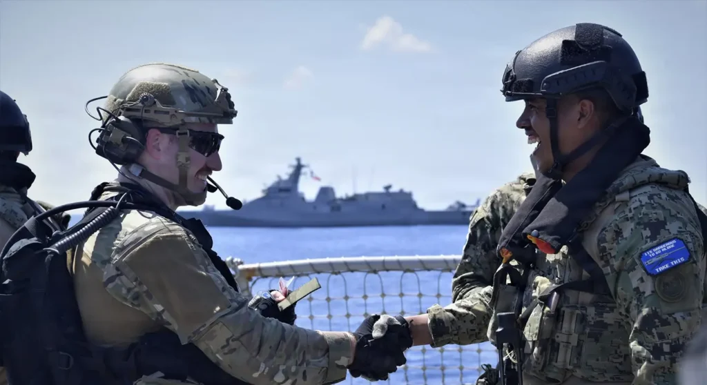 Mexican, U.S. Navy ships exchange in Pacific part of Western Hemisphere deployment